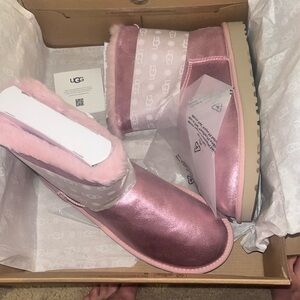 NIB UGG mini Bailey bow glisten USA sz 11 pink